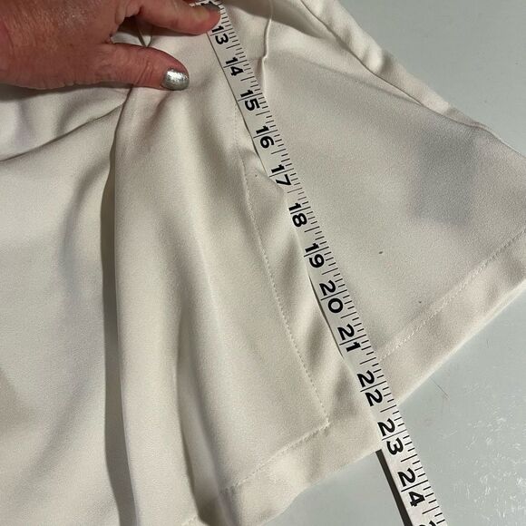 Suzy Shier White Blouse with Orange Floral Accent - Picture 6 of 8